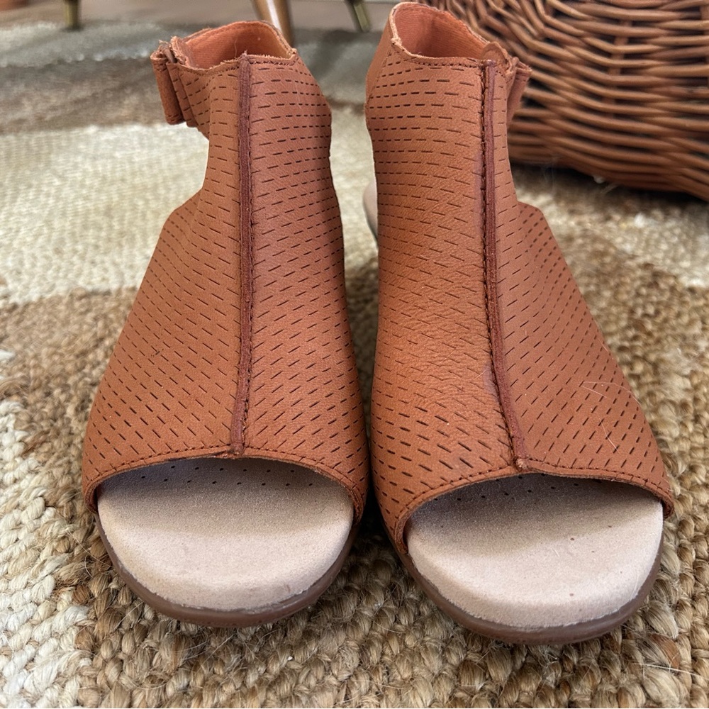 Clark’s women’s sandal 5.5